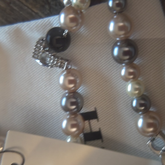 AUTHENTIC COACH PEARLS NEACKLECE🥰 - Picture 9 of 9